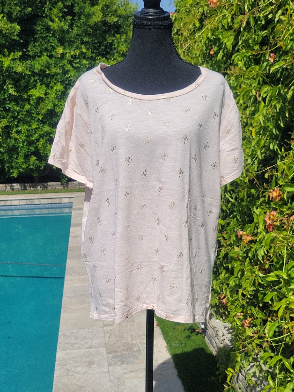 Old Navy Light Pink Short Sleeve Tee With Gold Design XXL